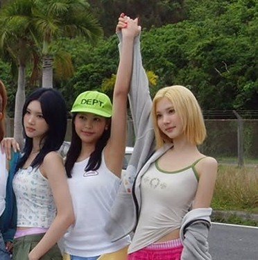 yerisgood's tweet photo. belum telat hype 3 moment ini kan? ☺☺☺ https://t.co/DhHGBtONUY