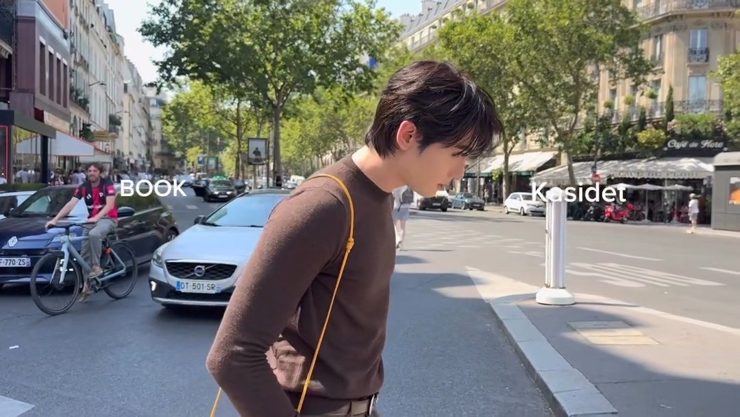 ppimnamepatt's tweet photo. มูสดีมาก แสง/สี +นายแบบ เหมือนบุ๊คทำ vlog เยี่ยมชมที่บ้านเกิดที่โตมาให้เราดู  ตำแหน่ง" คุณหนูน้องลูกบุ๊ค " ยกให้เลย เดินสับๆบนถนนของปารีส 

BOOK X CELINE PARIS
#BookKasidet @celineofficial 
#CelineSS27 #CELINE 
#MichaelRider #kasibook https://t.co/y3aZvvTIfG