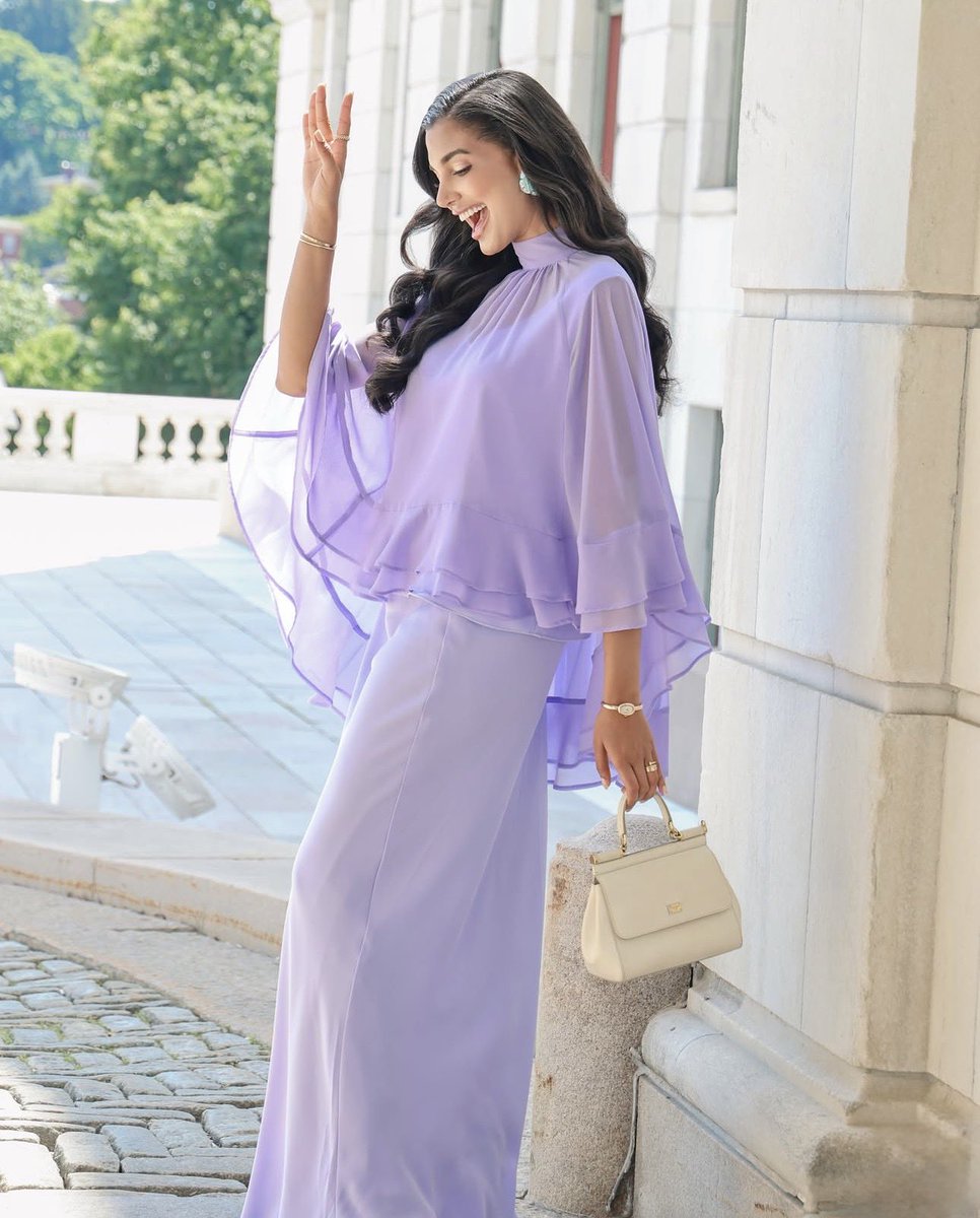 TeamCelineeof's tweet photo. Fotos del total look de nuestra Reina Celinee para recibir su reconocimiento como Mujer que Inspira en Rhode Island. 👑🩷✨

Elegancia, porte y una presencia que deja huellas. Sin duda, una reina que inspira dentro y fuera de los escenarios. 

Toda una Reina de Disney👸🏽✨

#CelineGanadoraDelPublico #CelineeGanadora #TeamCelinee #LCDLF6