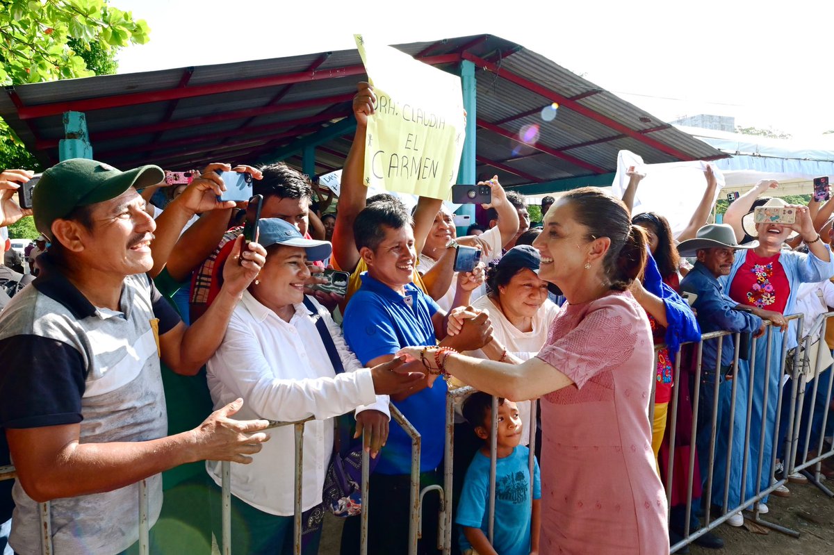 ramirezlalo_'s tweet photo. En Pijijiapan, acompañé a la presidenta de la República, Claudia Sheinbaum Pardo @Claudiashein, a la asamblea con productores y técnicos de “El Maíz es la Raíz”.

Gracias, Presidenta, por todo el apoyo que brinda a Chiapas. Con la coordinación que mantenemos con el Gobierno Federal, el precio del maíz está garantizado y, con ello, impulsamos la prosperidad del pueblo chiapaneco.
