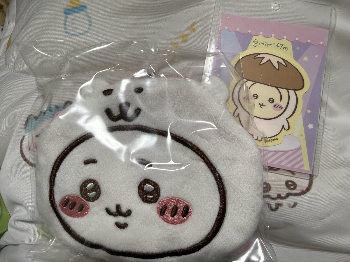 mimi47n's tweet photo. 【交換・譲渡】
ナガノマーケット
【譲】 写真のもの or 定価(＋送料)
【求】 ハチワレ or 定価(＋送料)
おかおポーチとフィギュアマスコットを
ハチワレと交換か譲渡いただける方
いらっしゃらないでしょうか 🥲 https://t.co/lC5JqDj35r