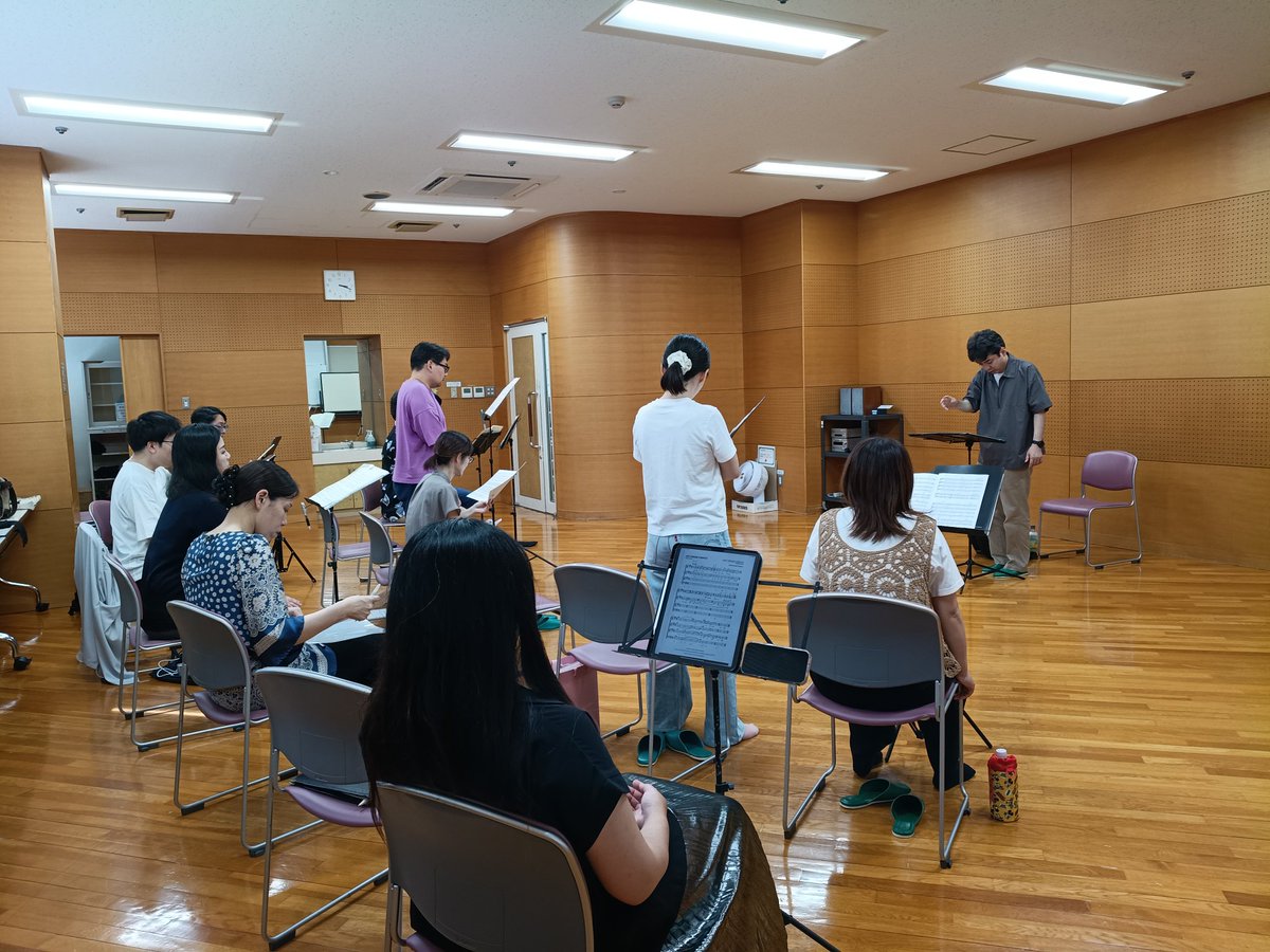 CExpo20260809's tweet photo. 6月21日に第3回目の公募合唱団練習を福岡県で行いました。
この日は歌い手13人の参加でしたが、人数以上の厚みかある和音が鳴っていたように思います。みなさん、事前の譜読みのご協力ありがとうございます✨
次回は7月4日(土)、鹿児島にて第4回目の練習が行われます。 https://t.co/npIlLTq1mh