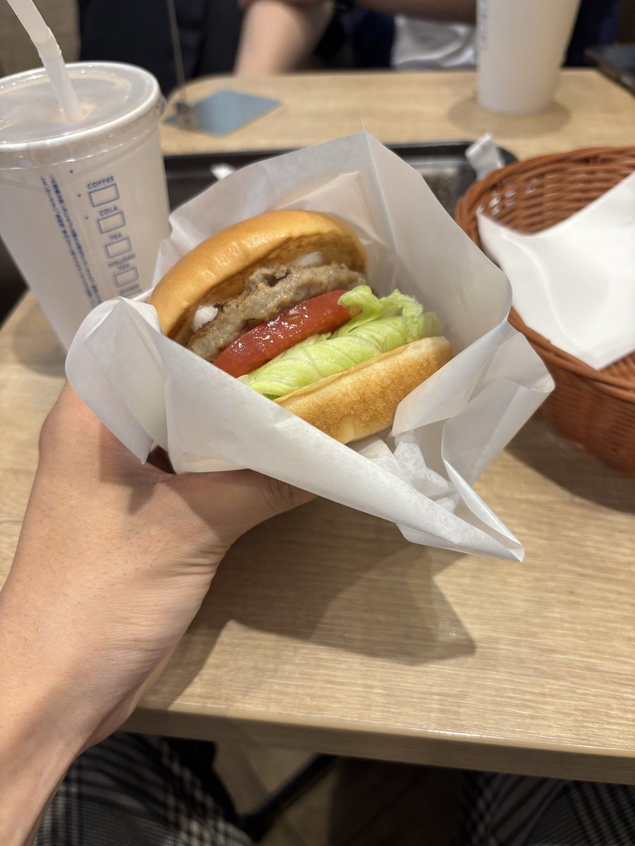 maimaimimimimi's tweet photo. これはモスバーガー https://t.co/HSWoPQD31v