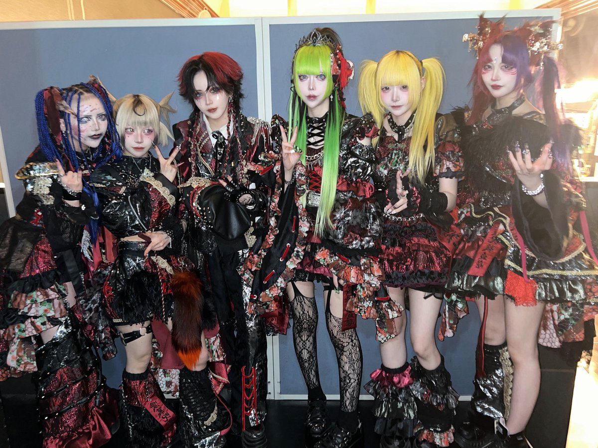 _angelkawaii3's tweet photo. i love how colourful the new outfits are but im already missing the 4th gen,,, i just love mazari in red its so elegant https://t.co/Uu7ySjoHlu