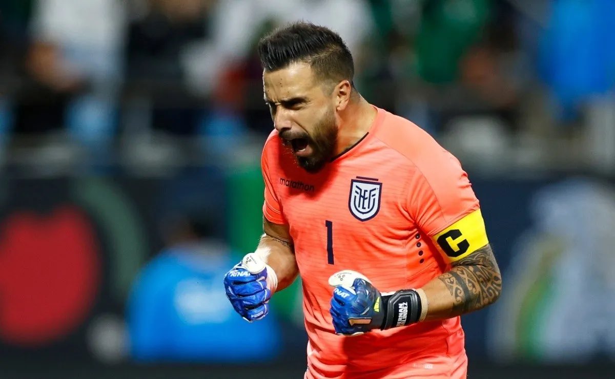 diegoteran93's tweet photo. No se si durante el partido o penales, pero algo me dice que el martes este caballero le puede estar dando una alegría gigante al país. https://t.co/o2TTTz371B