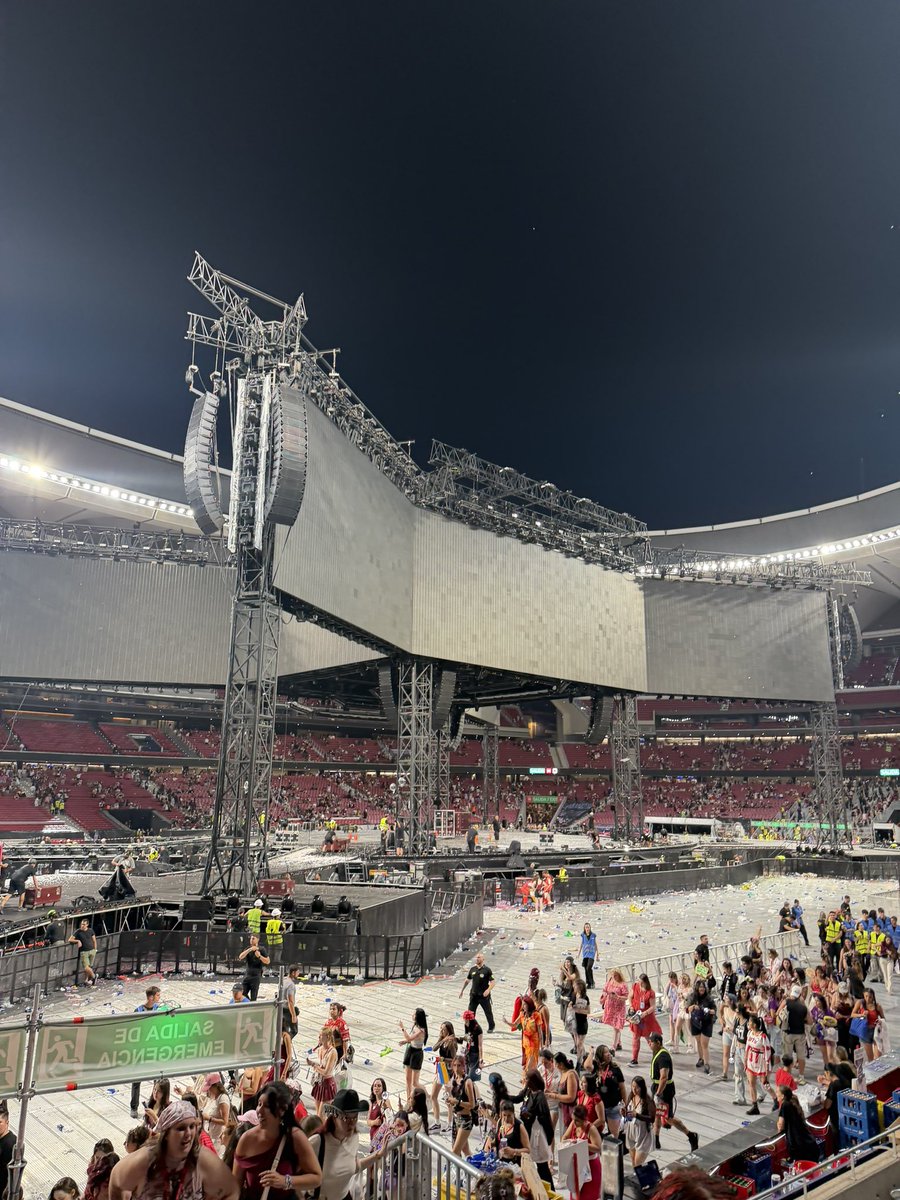 injchantae's tweet photo. best day of my life. I love you forever my dear bts, now and forever 💜 https://t.co/W18yVOeaPf