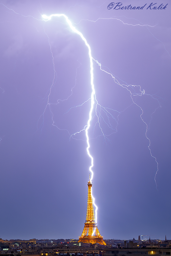 ptrenard's tweet photo. Quelle soirée!

@meteofrance @meteoparis @keraunos @toureiffel @love @meteoparis @Meteovilles @weatherchannel @ville_de_paris https://t.co/gNMJhUMlds