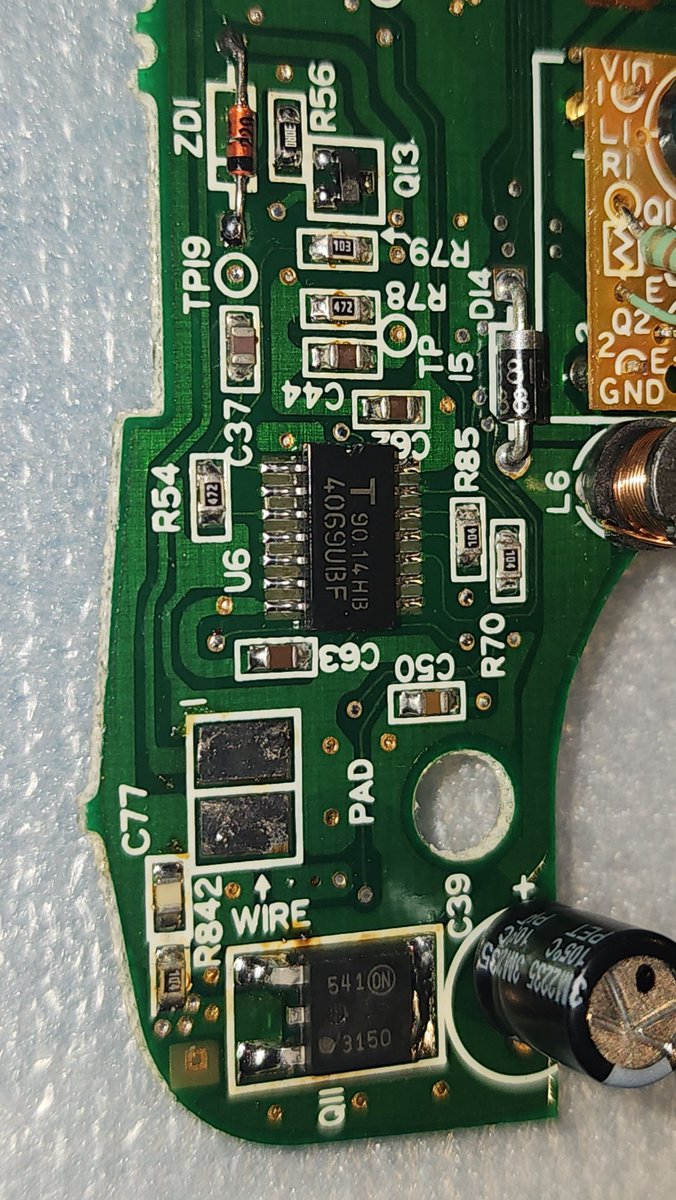 IvoryTowerColl1's tweet photo. A Lynx mk1 &amp; Jaguar are headed to their respective homes after receiving services. New capacitors in both systems, new power components in the Lynx, &amp; a new JaguWATT and Hairball in the Jaguar. I posted about the Jag before as this is the one that had the leaking cap. https://t.co/O3NgNXweuN