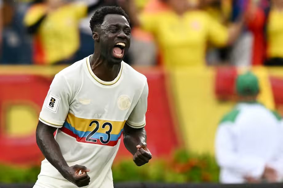 OOCSudaca's tweet photo. El mejor defensa de lo que llevamos de mundial. IMPERIAL DAVINSON SANCHEZ 💪 https://t.co/fQUqcorKiS