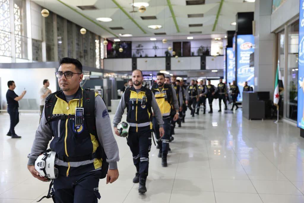 ElNacionalWeb's tweet photo. 🇸🇾 Siria anunció el envío de un equipo internacional de búsqueda y rescate para apoyar las labores humanitarias tras el terremoto que afectó a Venezuela.

La misión se desarrolla en coordinación con la Fuerza de Seguridad Interna de Qatar (Lekhwiya) y marca el primer despliegue internacional de rescate realizado por Siria para atender un desastre ocurrido en otro país.

📸 Vía Fared Al Mahlool