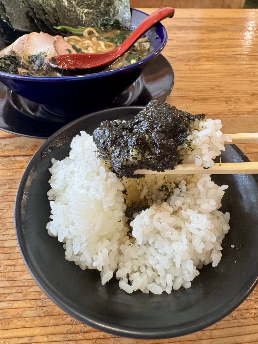 houkiya_yonago's tweet photo. おはようございます🌞

1️⃣皆様調子どうですか⁉️
日曜日でも夜まで営業💃
2️⃣伯耆家❻周年限定デザインT👕販売中👏
7/6(月)まで申込受付中〜✍️
詳細は引用リポを✅で👇👇👇
3️⃣U19限定の学生🍜ありますよ👍
19歳以下なら誰でもいつでも🍜🍚が777円‼️
🍚は好きな量で🆗‼️
お残しは🙅🏻‍♀️❌
4️⃣昼営業は麺量【並盛・大盛】🉑‼️

令和8年6月28日(日)

10時30分に開店で
20時30分でラストオーダー
⚠️本日は営業🗓️通り【昼夜通し営業】

⬇️昼営業のメニューです⬇️

【通常🍜】
▶︎ホンモノ家系ラーメン《 濃口or淡口 》

【限定🍜】
▶︎油ソバ
▶︎ホンモノ家系ラーメンのつけ麺
▶︎鳥取ネオ中華蕎麦

【限定🍚】
▶︎賄い飯

ヨロです🫶

あ❣️
フォロワー限定🉐サービスはリプ欄で⬇️

#宇宙一ヒマな家系ラーメン屋
#日本一田舎の家系ラーメン
#味濃い薄いがあったら言って下さい
#濃いめは濃いです文字通り
#伯耆家の濃いめはマジ濃い
#注文後でも味の調整できます