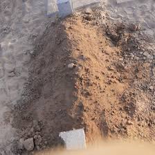 37_smrah's tweet photo. الموت.. الحقيقة الأهدأ والرحيل الأكيد
الموت ليس عدواً للحياة، بل هو المرآة التي تعكس قيمتها الحقيقية. إنه المحطة اليقينية التي نقترب منها مع كل نبضة قلب؛ لا ليزرع فينا الخوف، بل ليعيد ترتيب أولوياتنا، ويذكرنا بأن الأيام عابرة، وأن البقاء الحقيقي لا يُقاس بالسنوات، بل بالأثر. https://t.co/EnyHvdTXGX