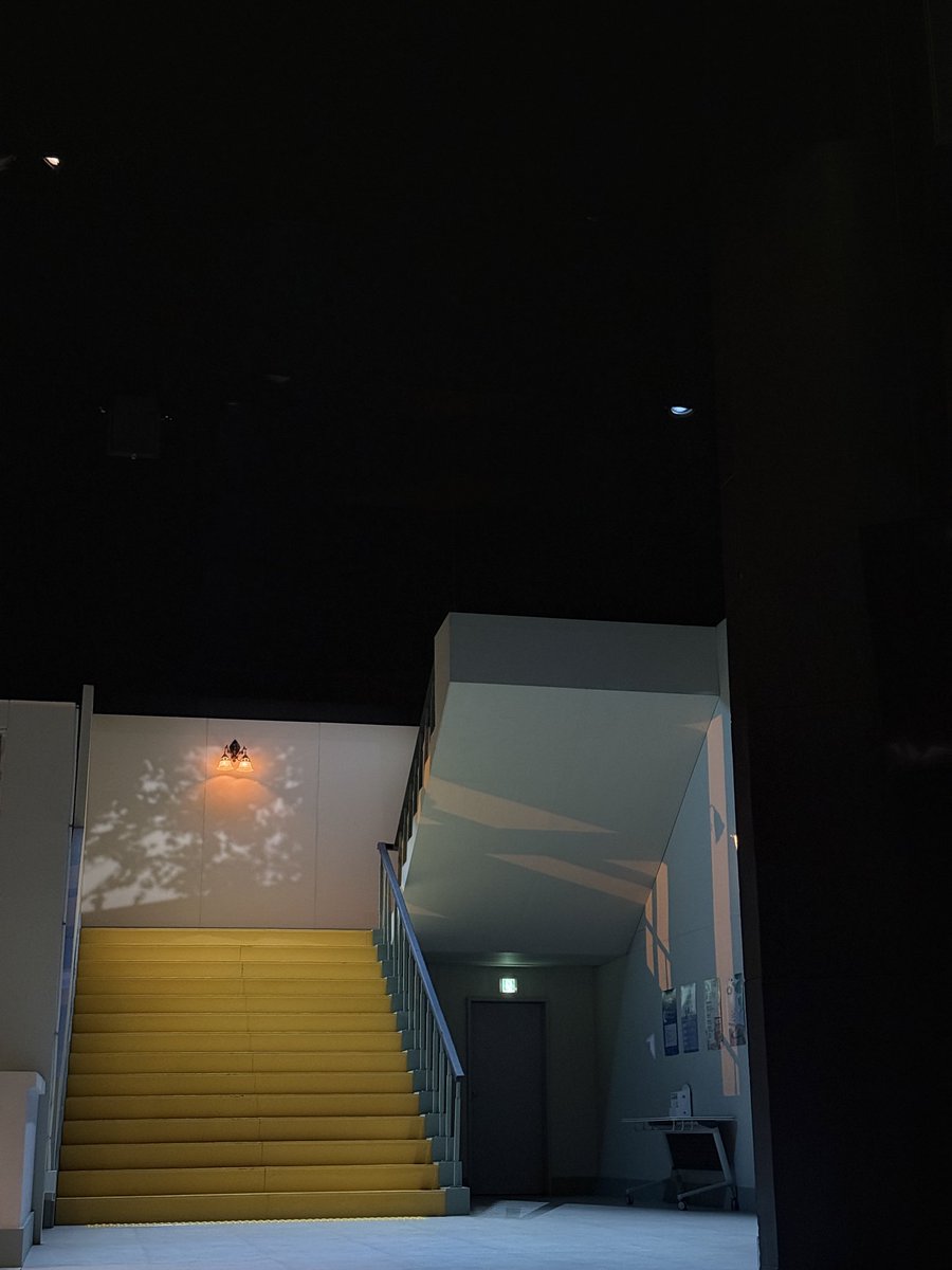 sojinnkim's tweet photo. 어제 사사로운 사서 봤는뎁 잔잔하지만 가볍지도 지루하지도 않아 넘 좋았다- 이런 좋은 극, 더 완벽할 수 없는 캐스팅의 작품을 왜 도대체 왜 이렇게 짧게 하는 거에요ㅜㅜ https://t.co/1gEYZS5aJi
