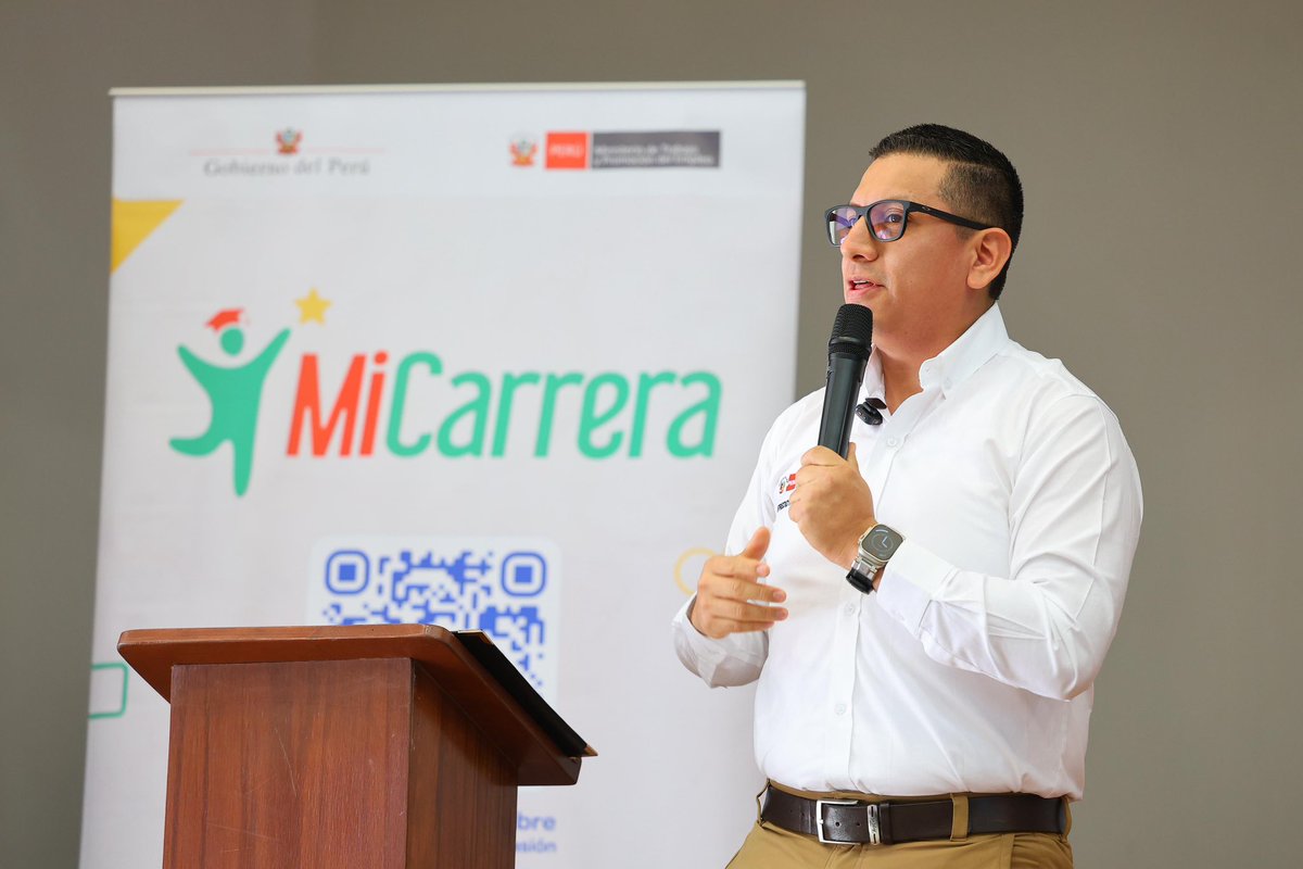 freddysolanog's tweet photo. Siempre he creído que el futuro del Perú no se espera; se forma, se impulsa y se construye desde las oportunidades que les damos a nuestros jóvenes.

Esta vez estuve en Arequipa presentando Mi Carrera, una herramienta que les permitirá tomar decisiones informadas sobre su futuro profesional, conocer las carreras con mayor demanda y prepararse para un mercado laboral cada vez más competitivo.

Mi compromiso es seguir impulsando iniciativas que conviertan el talento en oportunidades reales, porque cuando un joven descubre su potencial y encuentra el camino para desarrollarlo, también comienza a transformar el futuro del país. 🇵🇪