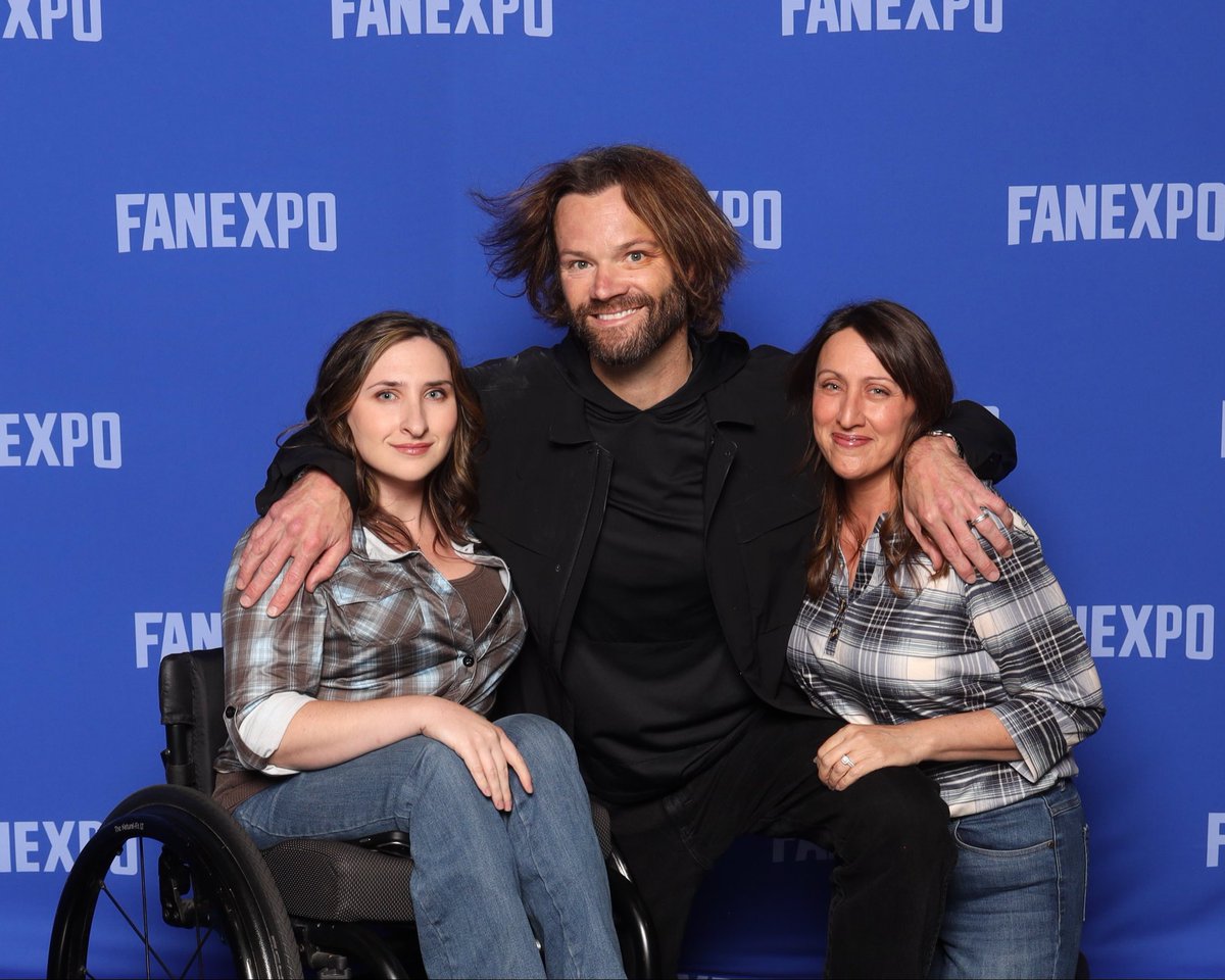 EmilyAnn_1996's tweet photo. Loved getting to meet @jarpad today. He was so nice! Also, got to see a screen used Impala which was pretty cool! Thanks Mom and Dad for taking me. ❤️ https://t.co/XIX5CxM5w9