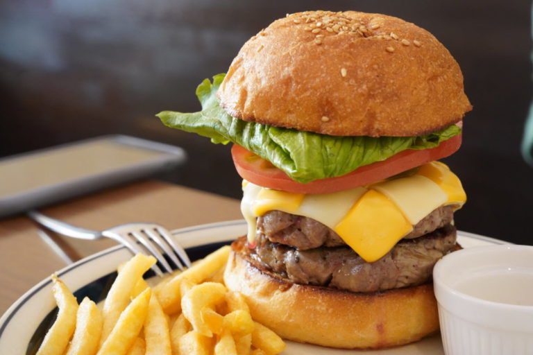burgerbrothersz's tweet photo. Hamburger &amp; Cafe BAYSIDE BASE（Google での投稿）: https://t.co/ES5crhyhTI 
#土曜はナニする #ぷらっとりっぷ #テレビ紹介 #テレビ放送 #横浜グルメ #金沢文庫 #金沢文庫グルメ #ランチ #ディナー #ハンバーガー #タコス #グルメ #カフェ #レストラン #飲み放題 #宴会 #パーティー #BAYSIDEBASE https://t.co/ZyXEpK1Mvo