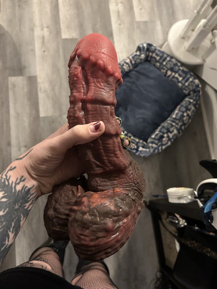LillyPaddu's tweet photo. How the hell is this a medium? ;o; https://t.co/IMIk2tP6m6