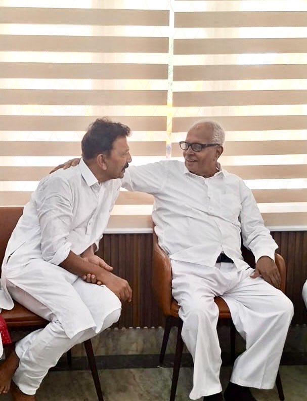 pvmohanINC's tweet photo. A legend in his own lifetime,Shri Janardhan Poojary is a veteran statesman renowned for his integrity,simplicity,&amp; unwavering commitment to the poor. I had the privilege of meeting him at the famous Kudroli Gokarnath Temple in Mangaluru to seek his blessings &amp; invaluable guidance https://t.co/9I18zNDVpW
