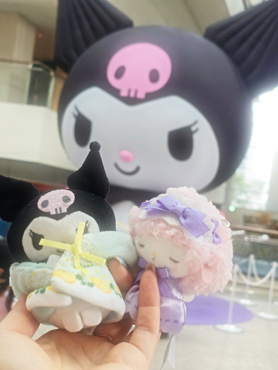 pinknomocomoco's tweet photo. サンリオフェスに来ました！
改札出る時にキティちゃんの声がしたッ🎀 https://t.co/t9pnH5Jjro