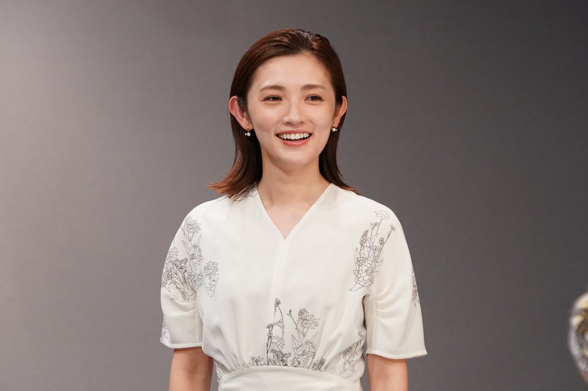 oshare_clip_ntv's tweet photo. #おしゃれクリップ 今夜10時💄
ゲストは #星野真里 さん✨

今年の #24時間テレビ
チャリティーランナーに決定🏃

「誰よりも自分が一番びっくりした」
その挑戦を決めた本当の理由。

娘・ふうかちゃんからの言葉、
家族への思いを語ります💭

TVerリアルタイム配信🔥⤵︎
🔗https://t.co/GfmwUHZC23 https://t.co/M4uhnOTw67
