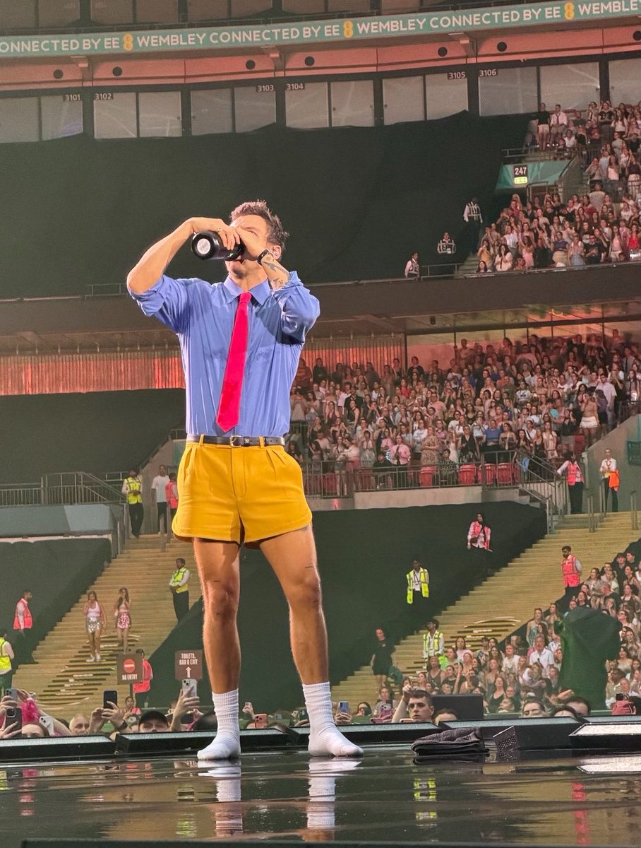 STYLESARCHlVE's tweet photo. why does he look like a little kid going to get water after playing for an hour in the mcdonald’s ball pit 😭 https://t.co/Huq8zby7MA