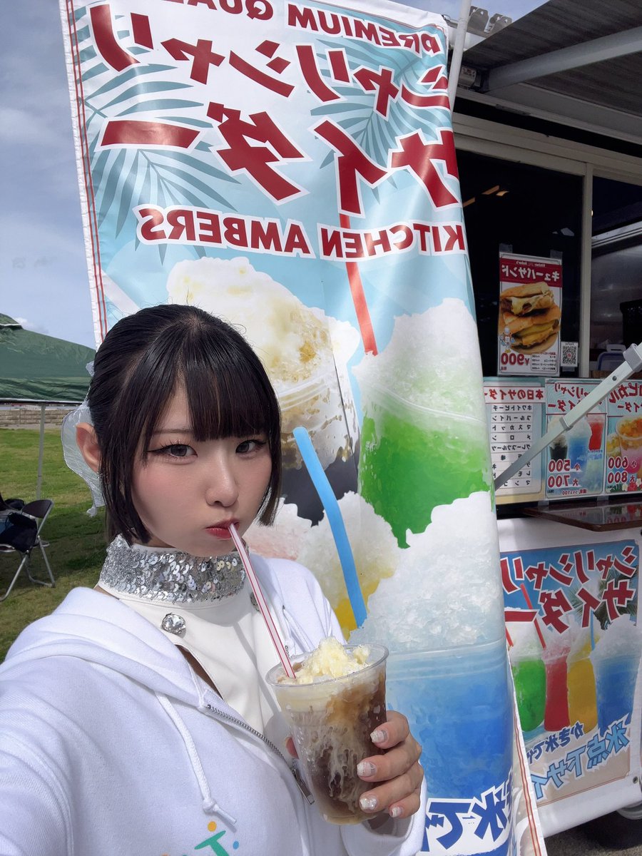 bubblyrua's tweet photo. おはらず〜☀️

昨日は松フェスありがとうございました❕
最高のロケーションでライブできて本当に楽しかったです🎶
初めましての方も、お久しぶりの方も、お会いできてとても嬉しかったです🤍
またいっぱいお話したいな…💭

らずりんポニーテール初めてお見せしましたがどうでしたか❔👱🏻‍♀️

 #松フェス https://t.co/WJESFj3TSu
