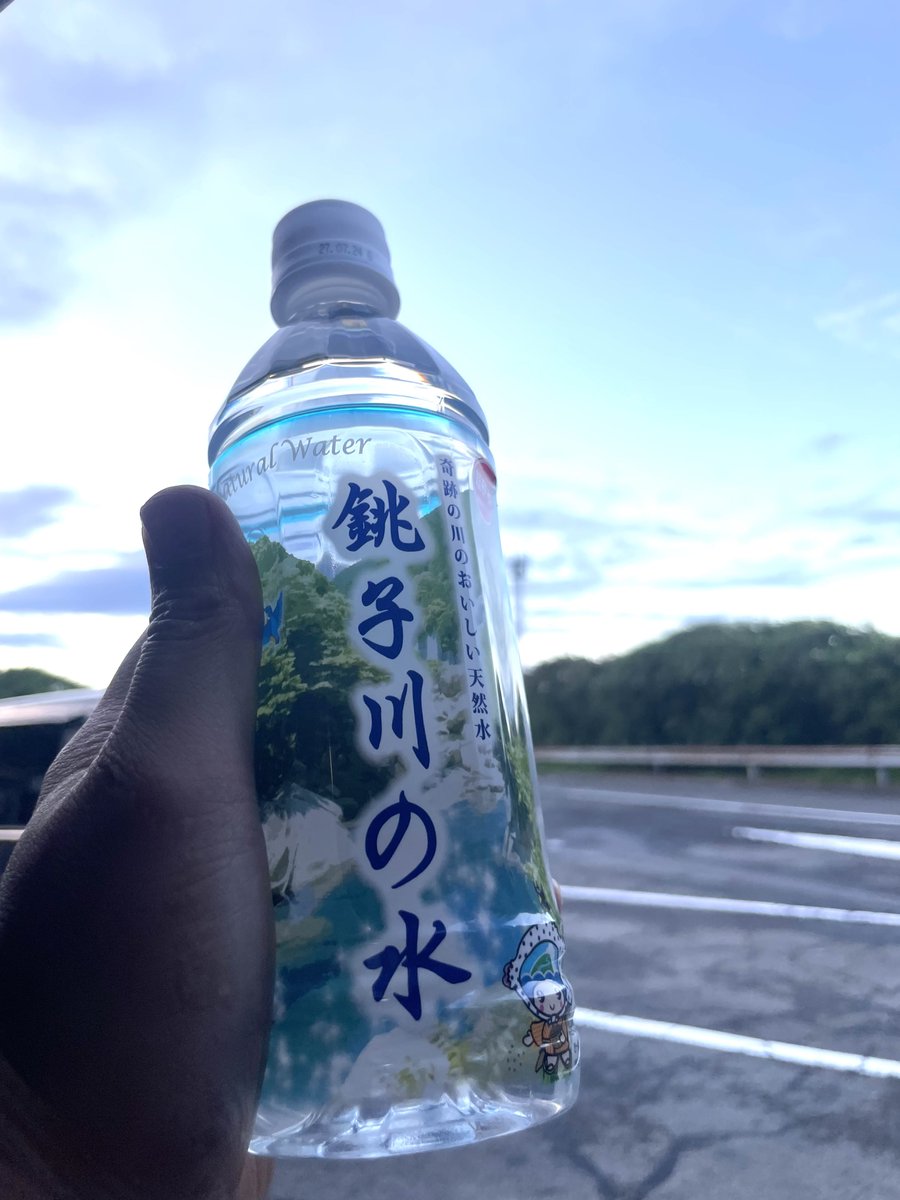 toofoolcamper's tweet photo. お腹が減ったので途中のPAで買っていた「さんま寿し」を🐟

美味すぎる😋✨ https://t.co/pJ7PBoxv1L