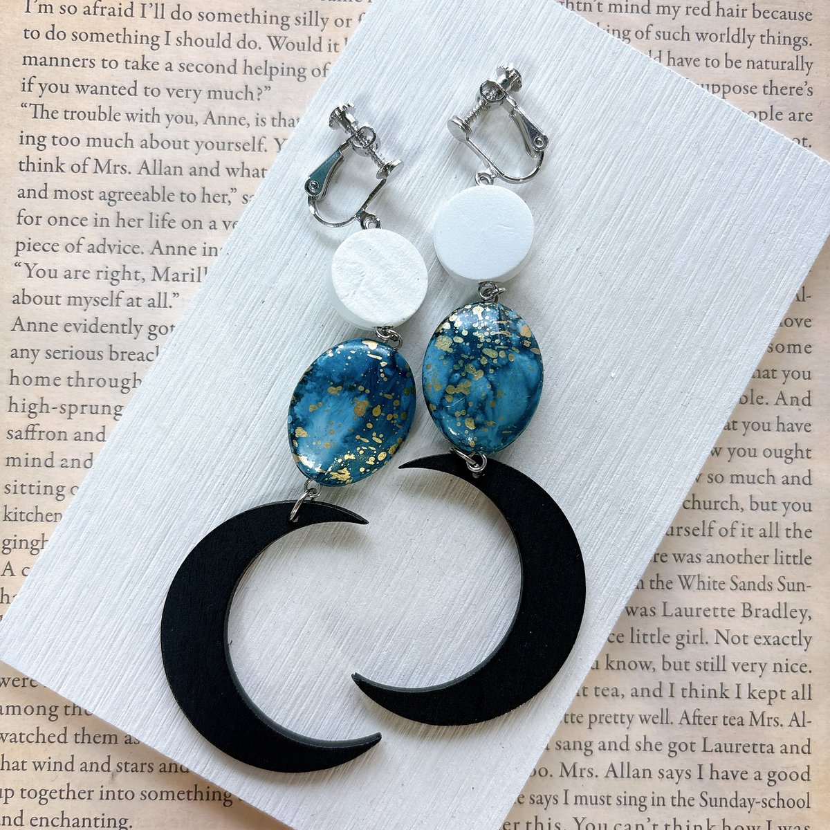 Calagoromo's tweet photo. ツキカゲツキアカリ。
満ちてかけるもの。
#handmadeaccessory https://t.co/su0KPa6Ifc