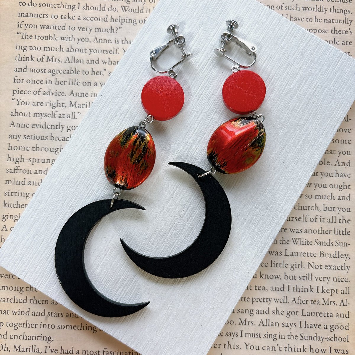Calagoromo's tweet photo. ツキカゲツキアカリ。
満ちてかけるもの。
#handmadeaccessory https://t.co/su0KPa6Ifc