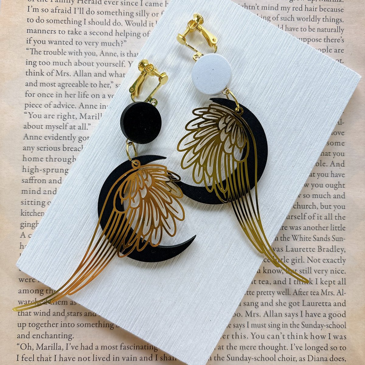 Calagoromo's tweet photo. ツキカゲツキアカリ。
満ちてかけるもの。
#handmadeaccessory https://t.co/su0KPa6Ifc