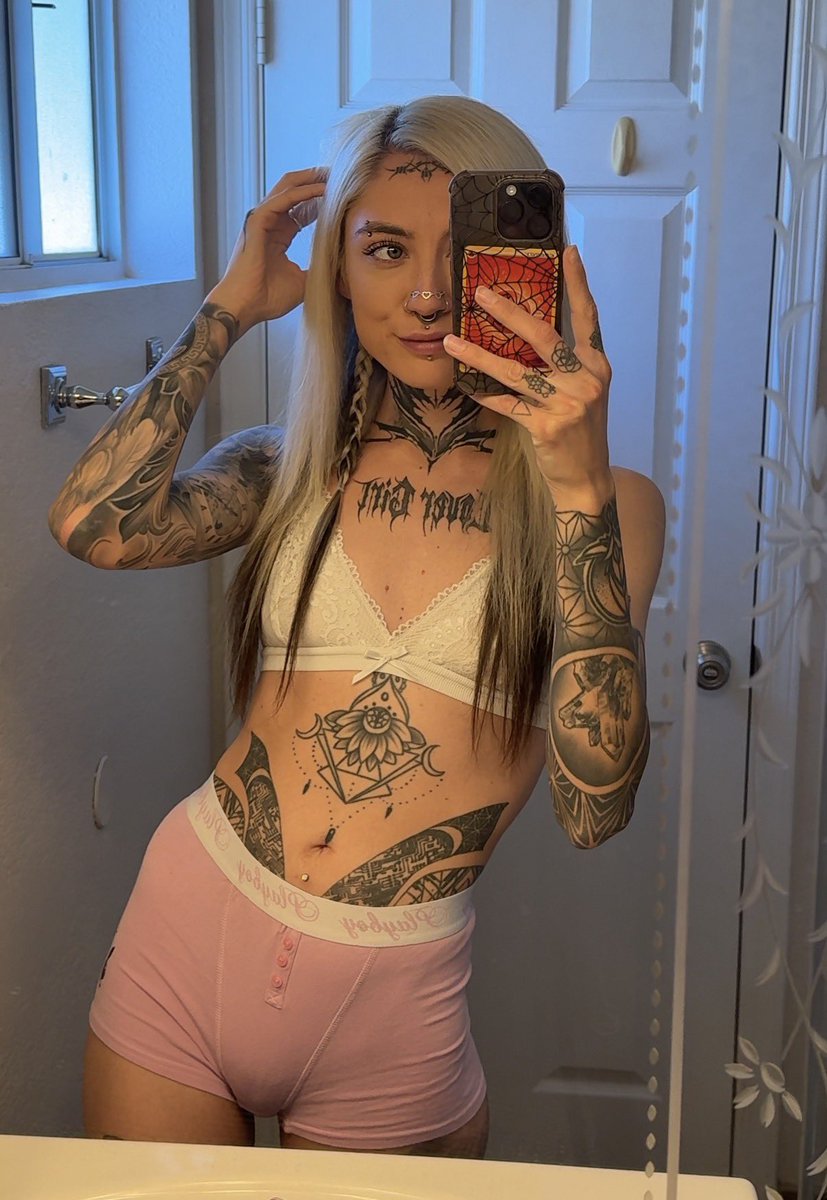 tinkerbelle’sxy goth sis tweet media