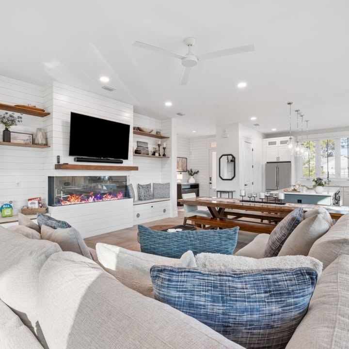 360Blue's tweet photo. Peaceful days lounging by the private pool, barbecuing on the deck, and sipping cocktails on the top-level balcony are waiting for you at “Belle Vue at Cypress Breeze” in Blue Mountain Beach! ☀️

6 Beds | Sleeps 25
https://t.co/0YZkOIqHlb https://t.co/vOKaS6ACs3