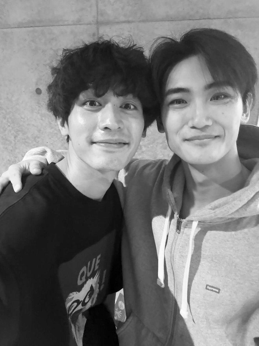 fu_takahashi05's tweet photo. #舞台鬼滅の刃 其ノ陸 柱稽古・無限城 突入

昨日に引き続き、今日は舞台「鬼滅の刃」カンパニーの大千穐楽です㊗️
亮太くんの代から繋がれてきたものを、奨悟さんが繋いで来たものを、
祥平さんが繋いで来たものを、
奨悟さんが命をかけて繋いだものを、
僕も繋いで行きたいと思います

昨日はご観劇してくださった方ありがとうございます🙇‍♂️配信で観てくださった方ありがとうございます！応援ありがとうございました！　#鬼滅の刃