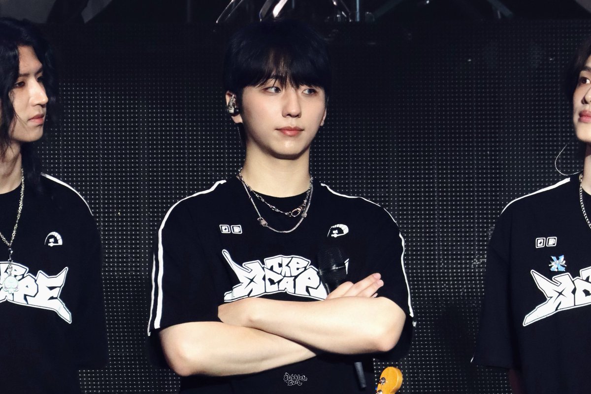 9_BubbleGun01's tweet photo. 260627 The Xcape

#건일 #Gunil #구건일 #XdinaryHeroes  #엑스디너리히어로즈 https://t.co/zu0varnfmS