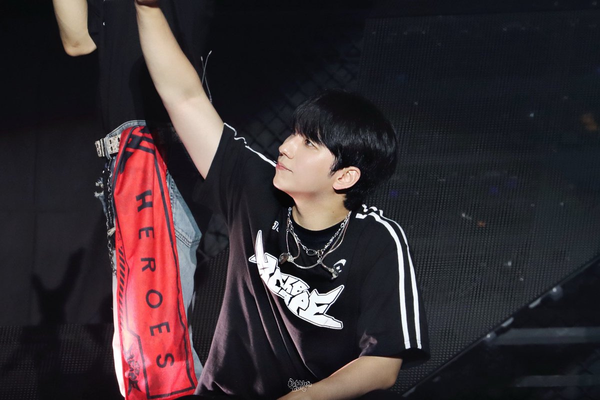 9_BubbleGun01's tweet photo. 260627 The Xcape

#건일 #Gunil #구건일 #XdinaryHeroes  #엑스디너리히어로즈 https://t.co/zu0varnfmS