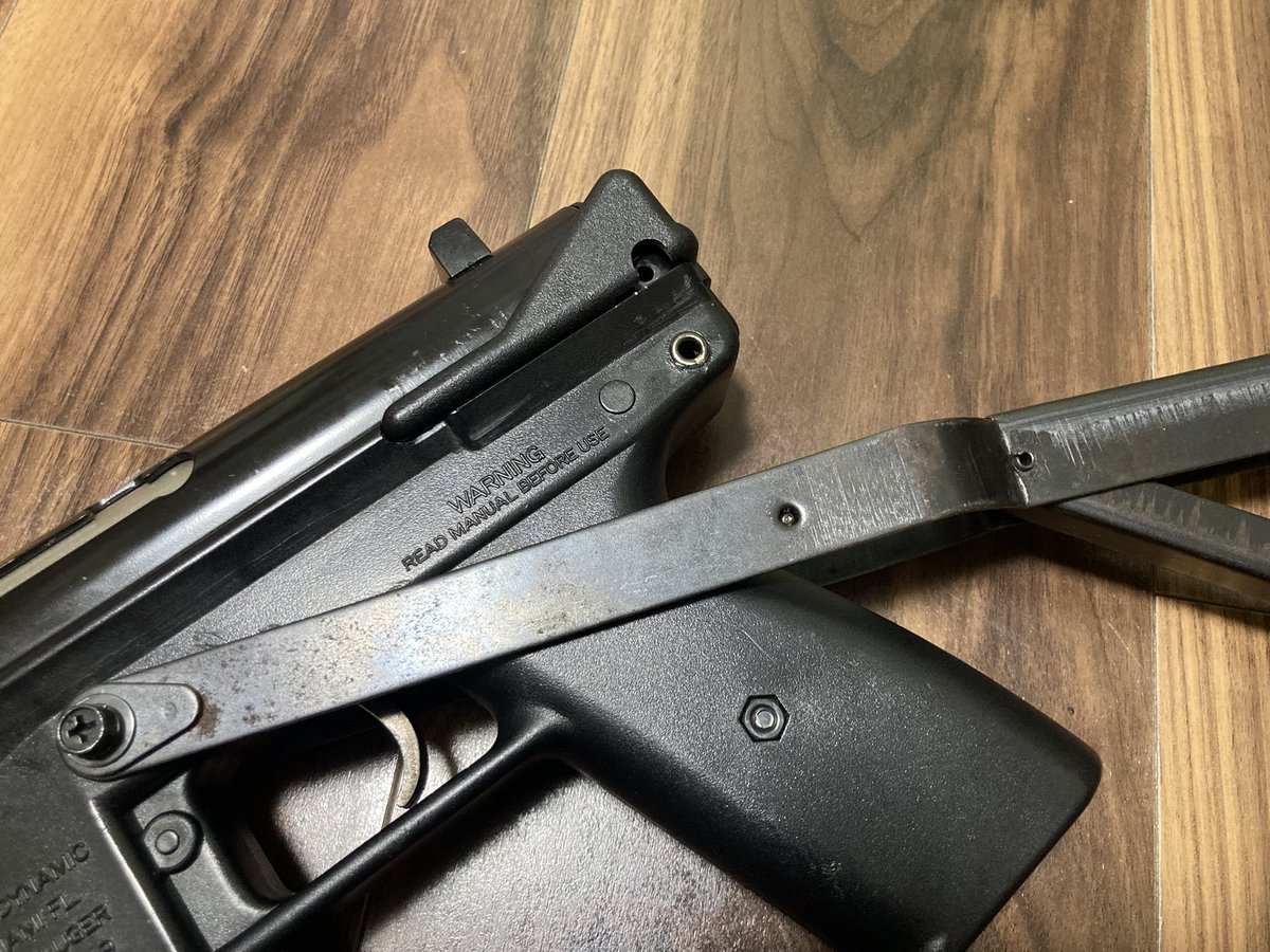 tanukijunk's tweet photo. スターリングのストックが構えてる最中に落ちないようフレームにハトメを埋め込みました。
意外にもこれが良く構えてもストックが落ちないです。

あとはフォアグリップ加工で終わりですかな。

カスタムガンコンテスト、今年も応募出来そう。 https://t.co/ICEEQm5lFz