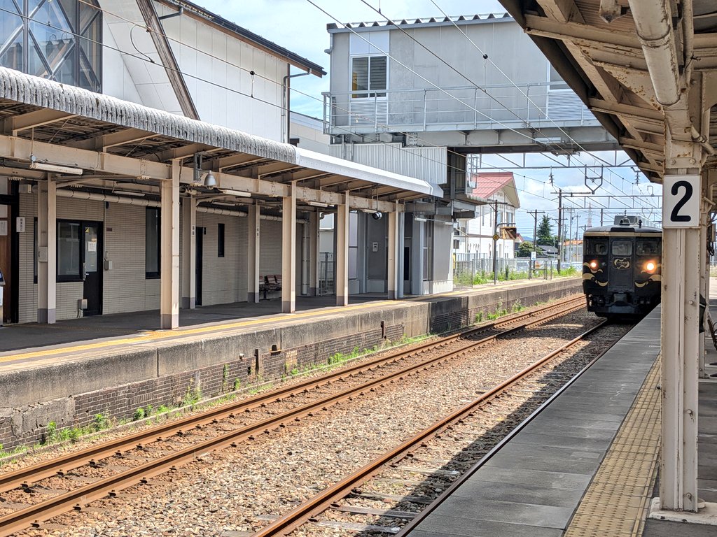 5KBryant's tweet photo. 珍しく2番線からかがや…ん？

そういえば営業運転復活してたっけな💦 https://t.co/TKoxxTST24