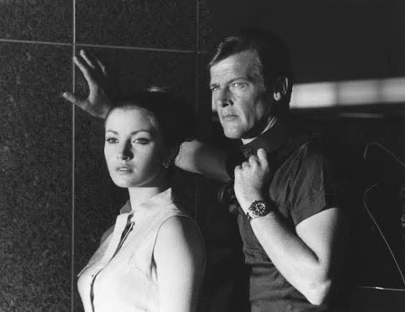 ManiaBond's tweet photo. 53TH ANNIVERSARY 

First released in USA on the June 27 1973, the James Bond movie Live and Let Die  turns 53!

…”iNot married by any chance, are you?”… 

( In bed with Miss Caruso, Bond is awakened by banging on the door) https://t.co/As05YRkDpJ