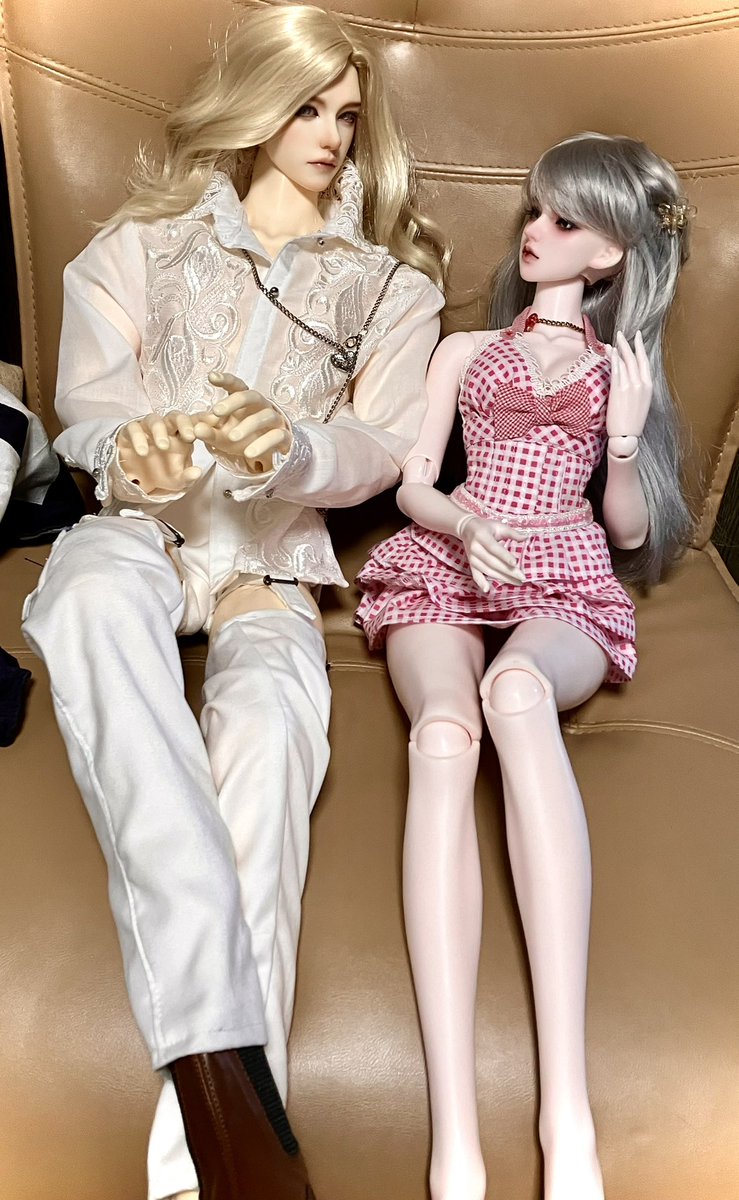 maita0725's tweet photo. 花弥「今日からしばらくお隣に座らせてね💕︎よろしく莉朶(*ˊᵕˋ*)」
莉朶「わぁ⸜(*ˊᗜˋ*)⸝イケメン貴公子さん来ちゃった✨✨✨目の保養(*ฅ́˘ฅ̀*)♡」
#maitastyle #mori9sdoll #ASDOLL https://t.co/lBKgWb1cdz