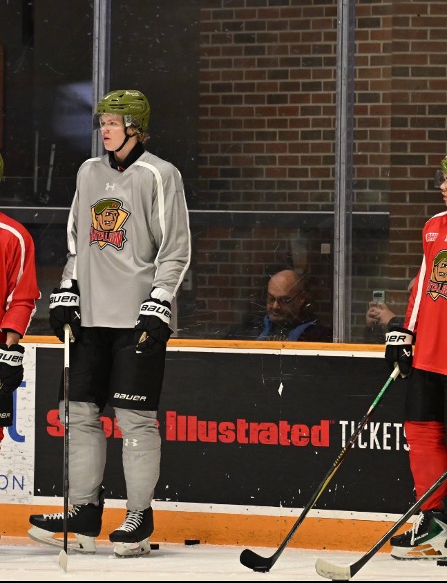 hawksxteal's tweet photo. A duo I just made up.
Luca Cagnoni       Alexander Karmanov
“5’9”                                       7’1 https://t.co/Yfq1itzpct