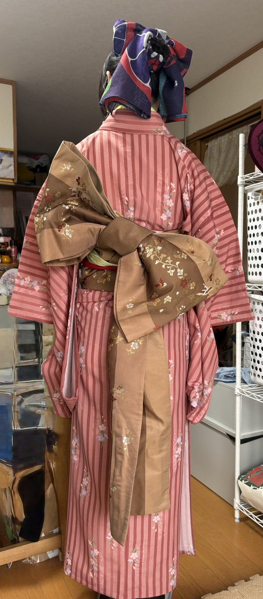 ItQw8's tweet photo. 今日の参戦服〜。
帯が割と上手くいったのでは？
爪も初の付け爪！取れる予感しかないけど。笑
ギャルだぜ！
#モノノ怪蛇神応援上映 https://t.co/pC7C0MfN7H