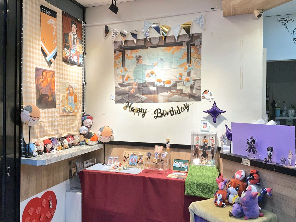 Tina33881175's tweet photo. 🎉🌟 Holostars EN - Josuiji Shinri 🏹實體店面生日應援活動🌟🎉

祝我們最帥氣的鯉魚爸爸 - Josuiji Shinri 🏹💛

HAPPY BIRTHDAY!!!🎉🎂🎈🎈🎈

今天是課程的最後一天，快樂的時光總是過得特別快呢，非常感謝所有來應援玩的鯉魚們！🥰

今天上課時間到18:00，還沒有來聽課的鯉魚們趕快來補課喔！💛 https://t.co/CnpJfH21ko