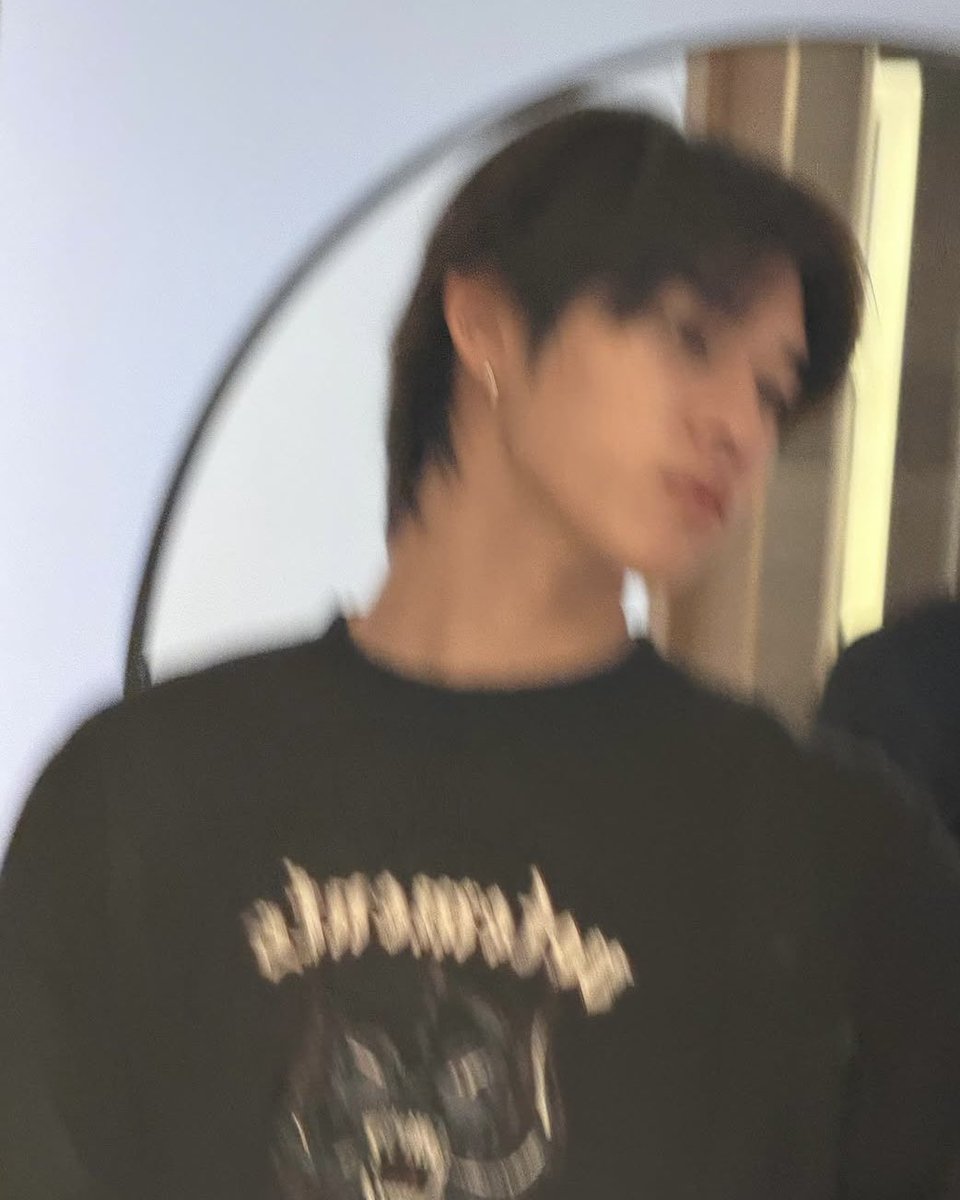 teeporwe's tweet photo. fuck whoever gets his kisses https://t.co/KC0Q0TLVox