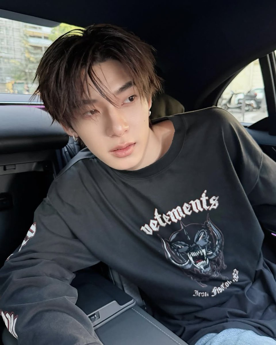teeporwe's tweet photo. fuck whoever gets his kisses https://t.co/KC0Q0TLVox