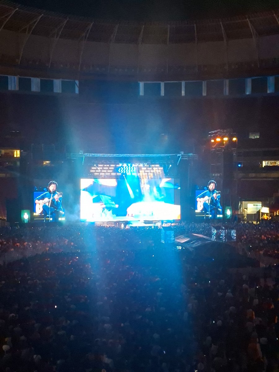 biabia_ods's tweet photo. gente to no show do djavan https://t.co/4ymkzyZ2jD