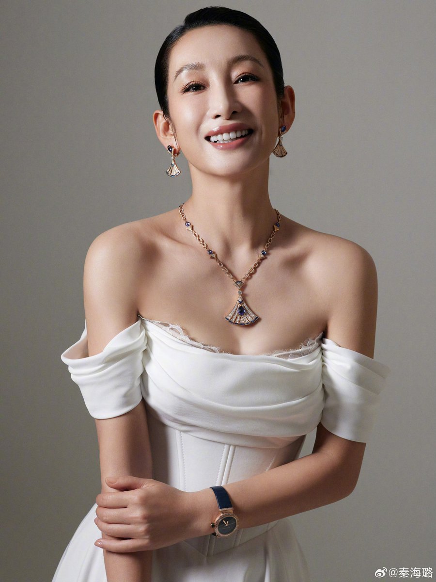zxcbnm789's tweet photo. 熟女秦海璐 ，经常扮演寡妇 #熟女 #明星 #AI合成图 #丝袜 #情趣内衣 #高跟鞋 #意淫 #内衣 https://t.co/2Q7sujhrsr