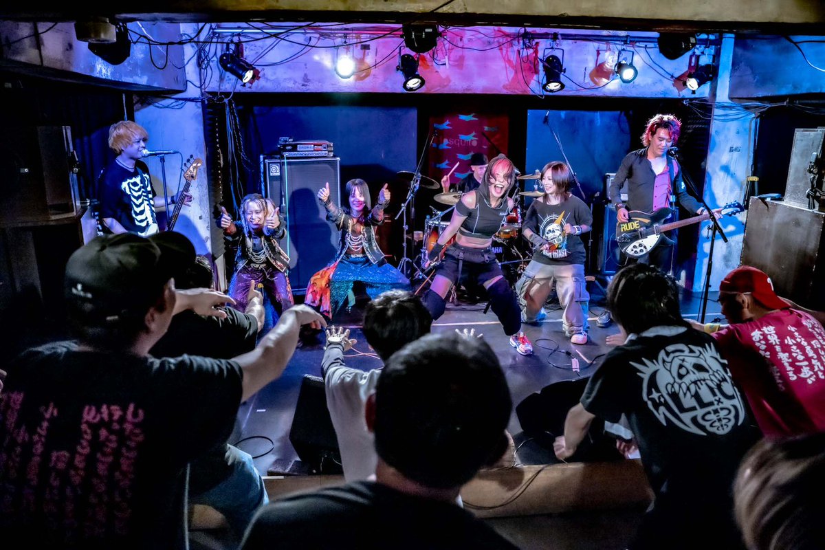 EnoStud's tweet photo. ALLiCA北海道ツアー
サポートで参加させて頂いてます！
釧路Veiled Cafe
旭川 MOSQUITO
両日共にフロア盛り上がっておりました。全国どこに行っても待っていてくれる人がいるバンドだなと改めて実感出来ました。ありがとうございました！3日目もよろしくお願いします！ https://t.co/1STvzQsFPl