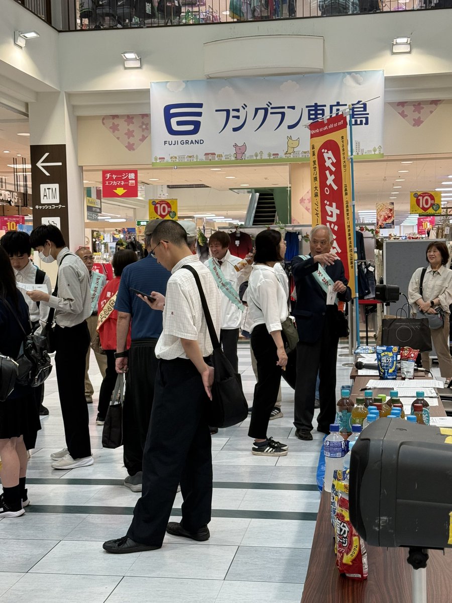 takami3010's tweet photo. 本日は、東広島薬物乱用防止626ヤングキャンペーンを、フジグラン東広島店で行っています。 https://t.co/4GSNyNSelg