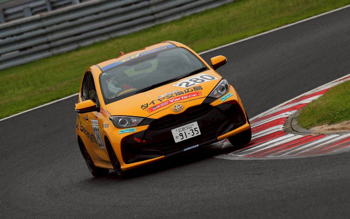 odaken280's tweet photo. 予選終了〰、21位でした😅
昨夜の☔で怪しい路面でしたが、ドライで走れました。
この後、決勝は13:25のスタート‼️
昨夜のカツは岡山名物（？）『デミカツ丼』のミニサイズでした。
#GarageN
#大崎塾
#タイヤ交換広島 https://t.co/v3jro0ZDcU