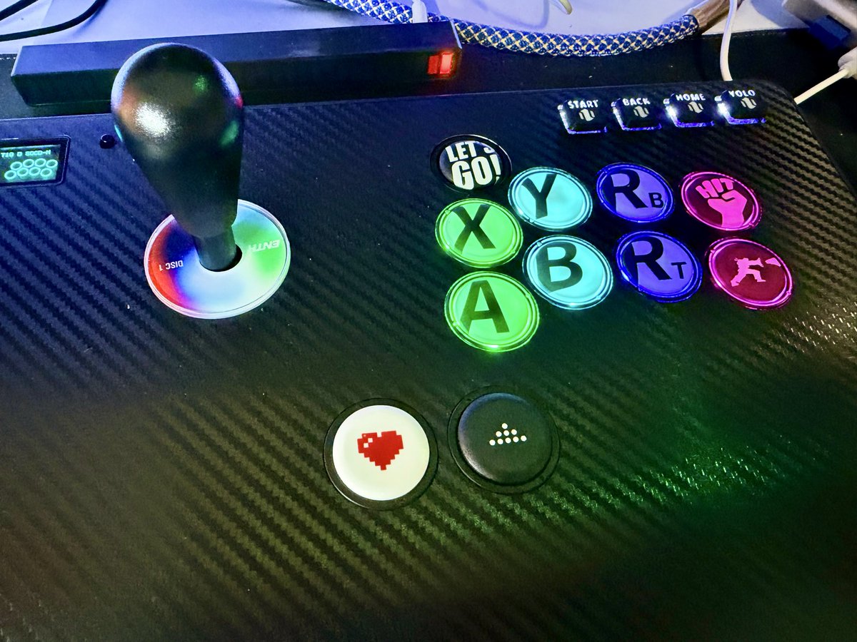 rychustore's tweet photo. I got the Hautest buttons on my C❤️AS  @Haute42_  #fightsticks #evo2026 #arcadesticks https://t.co/iw2aP0JMps